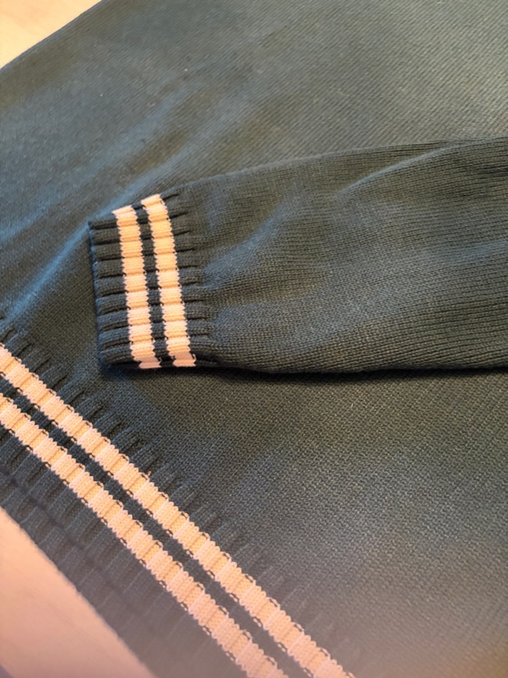 Yellow the Label Classic Forest Green Cashmere Sweater - Picture 5 of 14